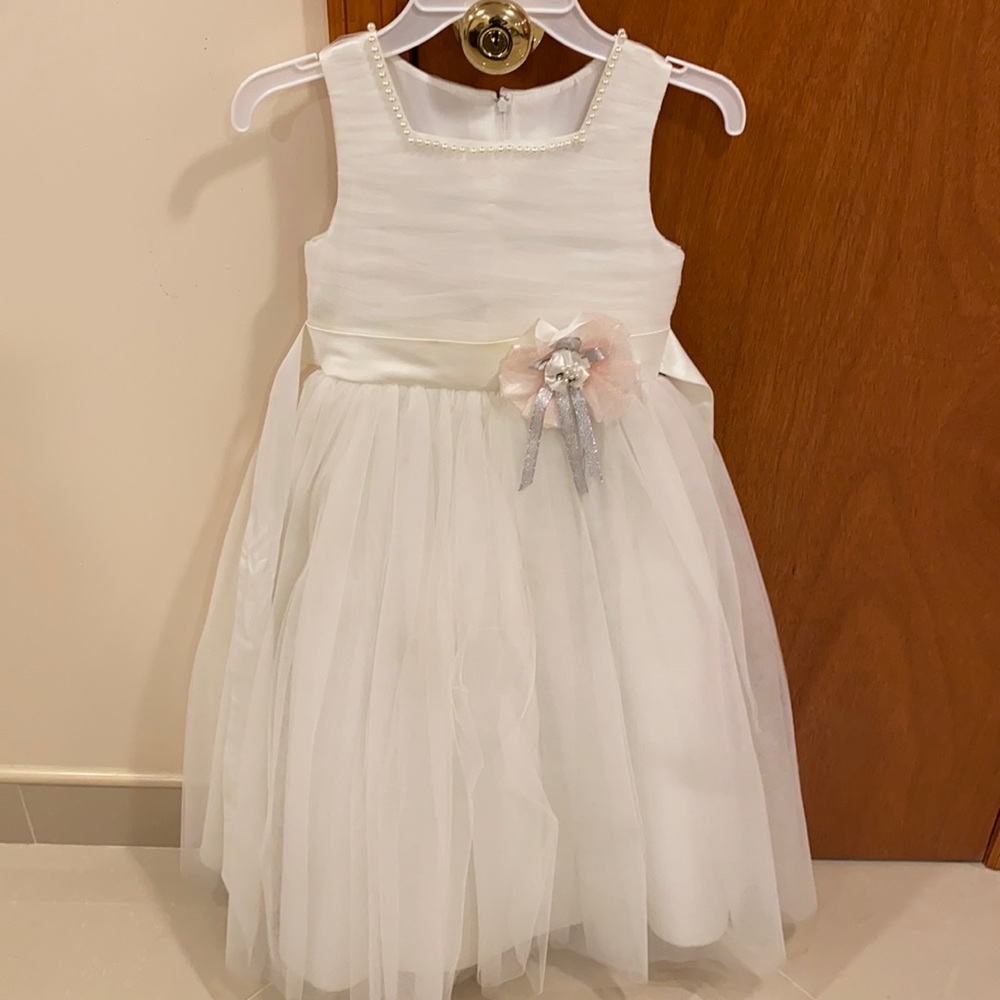 Beautiful girls flower girls dress